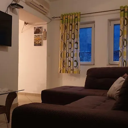 Apartment Biserka *